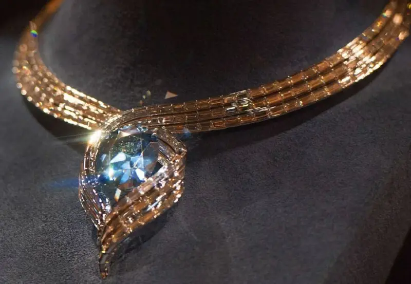 أحجار كريمة بيعت بمئات الملايين.. من «أوبن هايمر الزرقاء» إلى «لؤلؤ ماري أنتوانيت»