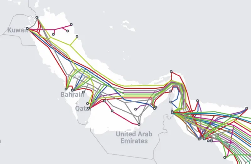 كابلات الإنترنت البحرية في مضيق هرمز