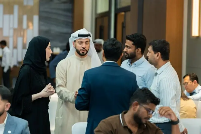 الإمارات تُوظِّف تقنيات الذكاء الاصطناعي المساعد لتطوير خدماتها الصناعية