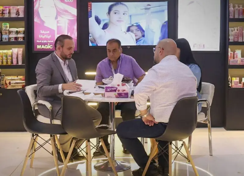 بعد سنوات غياب.. عودة العلامات العالمية لإنعاش صناعة التجميل بسوريا : روكب اليوم الاقتصادية 1 قطاع مستحضرات التجميل السوري يراهن على الجودة والتصدير في «عالم الجمال»