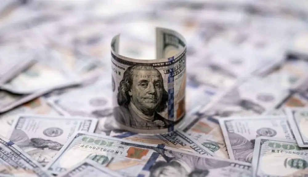 الدولار يتماسك قبيل بيانات الوظائف الأميركية وترقب تطورات الاتفاق مع إيران