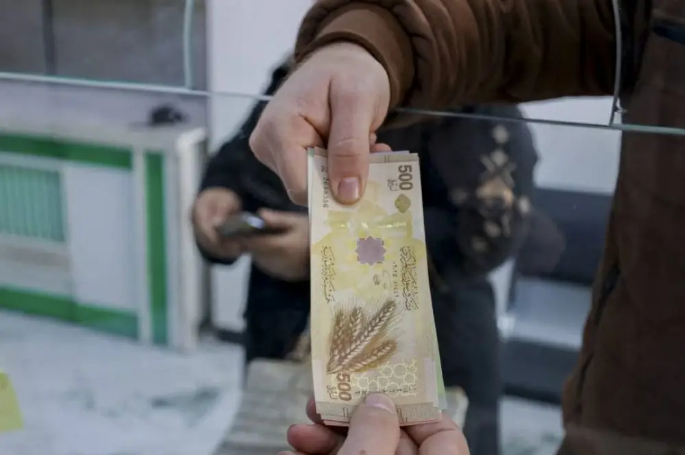 سعر الدولار مقابل الليرة السورية اليوم