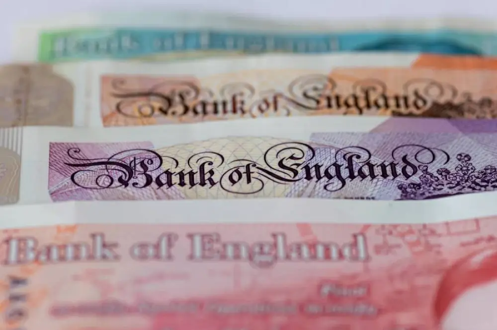 بنك إنجلترا: توقعات الفائدة تتضمن علاوة مخاطر بسبب ارتفاع أسعار الطاقة