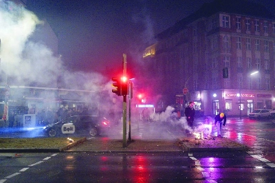 Revellers set off fireworks in the neighbourhood of Schoeneberg to celebrate the New Year, in Berlin. Revellers set off fireworks in the neighbourhood of Schoeneberg to celebrate the New Year, in Berlin.