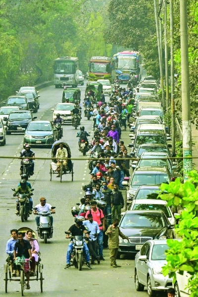 People wait in a queue to refuel their vehicles near a fuel station in Dhaka Monday. (AFP) People wait in a queue to refuel their vehicles near a fuel station in Dhaka Monday. (AFP)