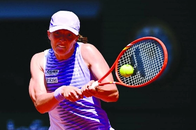Poland's Iga Swiatek playing at a Grand Slam event for the first time since linking up with Rafael Nadal's former coach Francisco Roig, made short work of Australian teenager Emerson Jones 6-1, 6-2 in just 60 minutes.(AFP) Poland's Iga Swiatek playing at a Grand Slam event for the first time since linking up with Rafael Nadal's former coach Francisco Roig, made short work of Australian teenager Emerson Jones 6-1, 6-2 in just 60 minutes.(AFP)