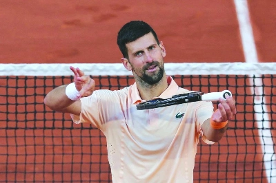 Serbia’s Novak Djokovic celebrates his victory over France’s Valentin Royer in Paris. (AFP)
Serbia’s Novak Djokovic celebrates his victory over France’s Valentin Royer in Paris. (AFP)