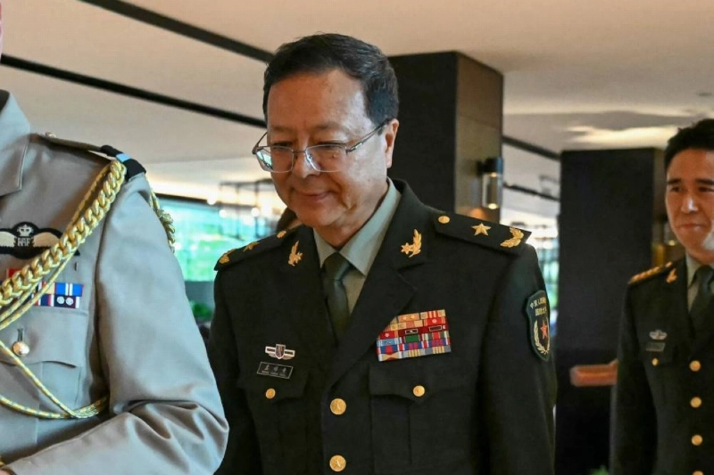 China's Major General Meng Xiangqing of the National Defence University, the head of the Chinese delegation, attends the 23rd Shangri-La Dialogue summit in Singapore yesterday. (AFP) China's Major General Meng Xiangqing of the National Defence University, the head of the Chinese delegation, attends the 23rd Shangri-La Dialogue summit in Singapore yesterday. (AFP)