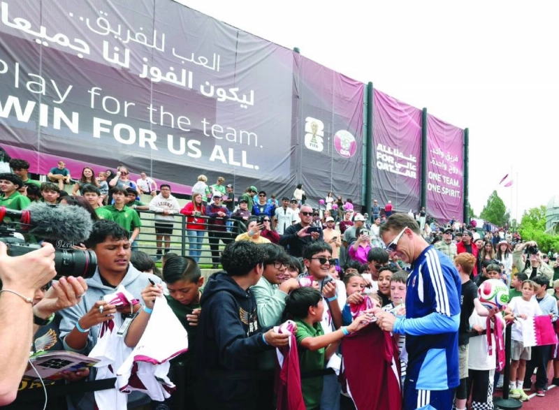 Qatar coach Julen Lopetegui signs autographs for fans. Qatar coach Julen Lopetegui signs autographs for fans.