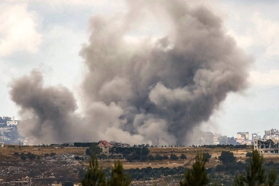 Smoke rises from Israeli bombardment near the village of Kfar Tibnit as seen from nearby Marjayoun in southern Lebanon Sunday. (AFP) Smoke rises from Israeli bombardment near the village of Kfar Tibnit as seen from nearby Marjayoun in southern Lebanon Sunday. (AFP)