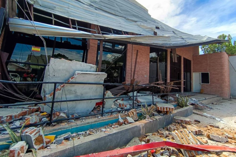 A damaged building is seen following a 6.7 magnitude earthquake in Palu, Central Sulawesi, Tuesday. (AFP) A damaged building is seen following a 6.7 magnitude earthquake in Palu, Central Sulawesi, Tuesday. (AFP)
