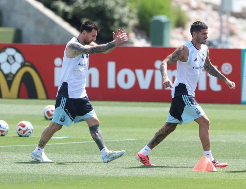 Lionel Messi and Rodrigo De Paul during the training of Argentina ahead of the FIFA World Cup 2026 Group J match against Algeria at Sporting Kansas City Training Centre on June 19, 2026 in Kansas City, Kansas. (AFP) Lionel Messi and Rodrigo De Paul during the training of Argentina ahead of the FIFA World Cup 2026 Group J match against Algeria at Sporting Kansas City Training Centre on June 19, 2026 in Kansas City, Kansas. (AFP)