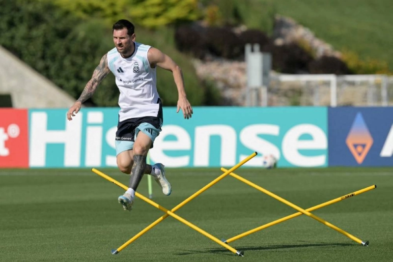 Argentina’s forward Lionel Messi takes part in a training session ahead of their World Cup round of 32 match against Cape Verde at Sporting KC Training Centre in Kansas City. (AFP) Argentina’s forward Lionel Messi takes part in a training session ahead of their World Cup round of 32 match against Cape Verde at Sporting KC Training Centre in Kansas City. (AFP)