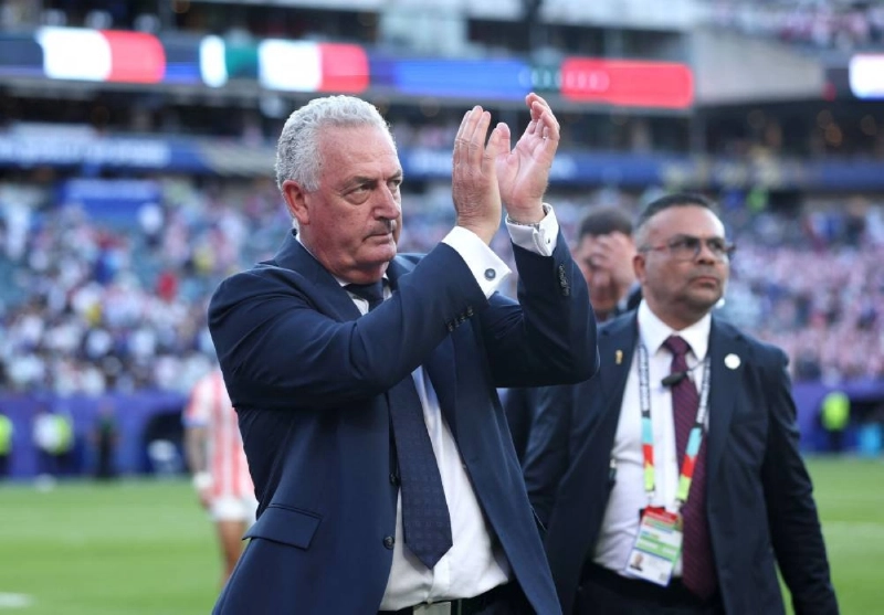 Gustavo Alfaro, Head Coach of Paraguay, applauds fans after the 0-1 loss during the FIFA World Cup 2026 (AFP) Gustavo Alfaro, Head Coach of Paraguay, applauds fans after the 0-1 loss during the FIFA World Cup 2026 (AFP)