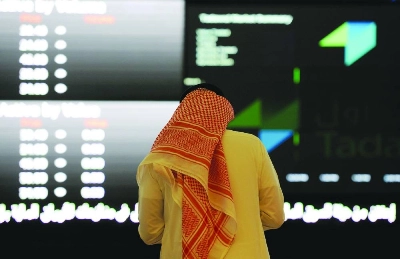 A Saudi investor monitors stock prices at the Saudi Stock Exchange, or Tadawul, in the capital Riyadh (file picture). Saudi Arabia’s benchmark index edged 0.1% higher on Sunday, helped by a 0.2% rise in oil giant Saudi Aramco. A Saudi investor monitors stock prices at the Saudi Stock Exchange, or Tadawul, in the capital Riyadh (file picture). Saudi Arabia’s benchmark index edged 0.1% higher on Sunday, helped by a 0.2% rise in oil giant Saudi Aramco.