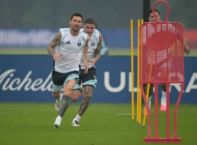 Argentina's forward Lionel Messi (left) and midfielder Rodrigo De Paul exercise during a training session on the eve of the 2026 World Cup final match against Spain, in Morristown, New Jersey, on July 18, 2026. (AFP) Argentina's forward Lionel Messi (left) and midfielder Rodrigo De Paul exercise during a training session on the eve of the 2026 World Cup final match against Spain, in Morristown, New Jersey, on July 18, 2026. (AFP)