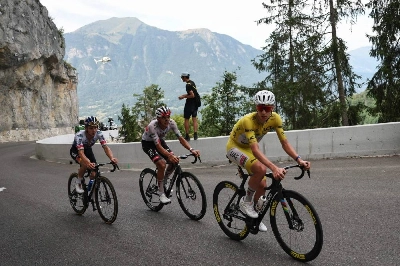 Slovenian rider Tadej Pogacar wearing the overall leader's yellow jersey, Mexican rider Isaac Del Toro and Belgian rider Remco Evenepoel cycle in the lead breakaway in the final ascent of the 15th stage of the 113th edition of the Tour de France, 183,9 km between Champagnole and Plateau de Solaison in the Jura mountains, on July 19, 2026. (AFP) Slovenian rider Tadej Pogacar wearing the overall leader's yellow jersey, Mexican rider Isaac Del Toro and Belgian rider Remco Evenepoel cycle in the lead breakaway in the final ascent of the 15th stage of the 113th edition of the Tour de France, 183,9 km between Champagnole and Plateau de Solaison in the Jura mountains, on July 19, 2026. (AFP)