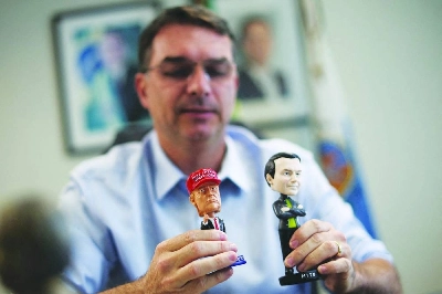 Senator Flavio Bolsonaro, son of Brazil's former President Jair Bolsonaro, holds dolls depicting US President Donald Trump and Jair Bolsonaro during an interview with Reuters in Brasilia, Brazil December 19, 2025. REUTERS/File picture Senator Flavio Bolsonaro, son of Brazil's former President Jair Bolsonaro, holds dolls depicting US President Donald Trump and Jair Bolsonaro during an interview with Reuters in Brasilia, Brazil December 19, 2025. REUTERS/File picture
