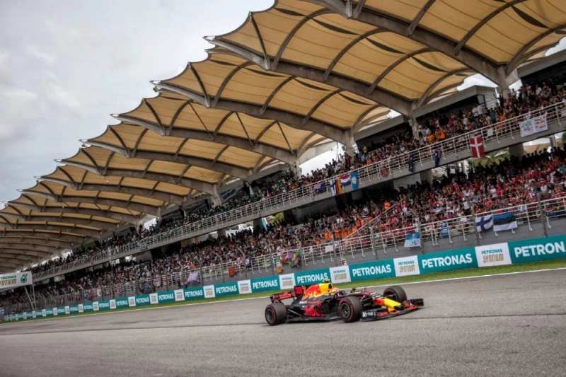 (FILES) Red Bull's Dutch driver Max Verstappen drives his car during the Formula One Malaysia Grand Prix in Sepang on October 1, 2017. (AFP) (FILES) Red Bull's Dutch driver Max Verstappen drives his car during the Formula One Malaysia Grand Prix in Sepang on October 1, 2017. (AFP)