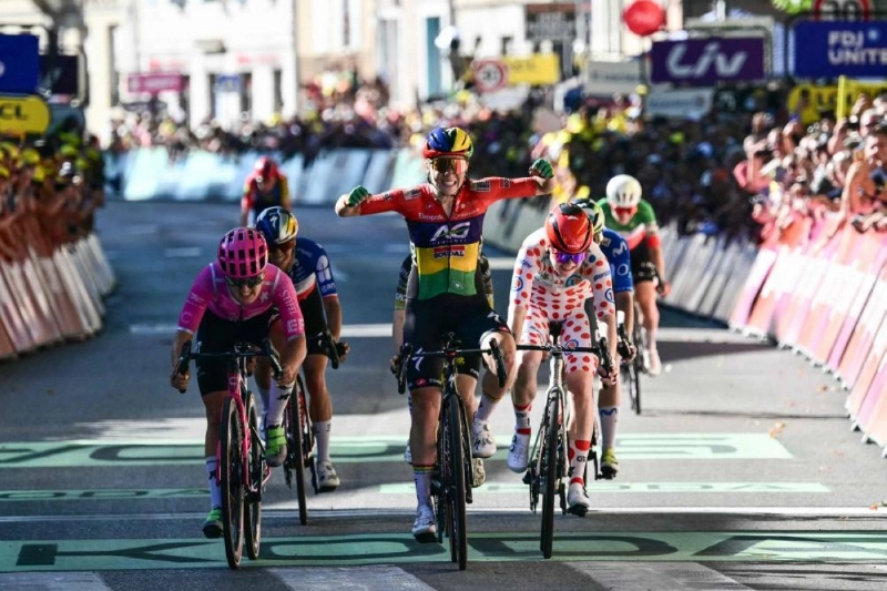 AG Insurance-Soudal Team's Mauritian rider Kim Le Court-Pienaar celebrates as she crosses the finish line to win the 6th stage of the fifth edition of the Women's Tour de France, 153.4 km from Montbrison to Tournon-sur-Rhone, in Tournon-sur-Rhone, central-eastern France on August 6, 2026. (AFP) AG Insurance-Soudal Team's Mauritian rider Kim Le Court-Pienaar celebrates as she crosses the finish line to win the 6th stage of the fifth edition of the Women's Tour de France, 153.4 km from Montbrison to Tournon-sur-Rhone, in Tournon-sur-Rhone, central-eastern France on August 6, 2026. (AFP)