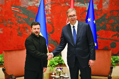 Serbia’s President Aleksandar Vucic (right) shakes hands with Ukraine’s President Volodymyr Zelensky during their meeting at the Palace of Serbia, in Belgrade Saturday. (AFP) Serbia’s President Aleksandar Vucic (right) shakes hands with Ukraine’s President Volodymyr Zelensky during their meeting at the Palace of Serbia, in Belgrade Saturday. (AFP)