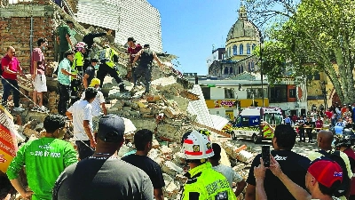 Residents and emergency personnel dig through the debris of a partially collapsed building after an earthquake, in Pereira, Colombia August 10, 2026. REUTERS Residents and emergency personnel dig through the debris of a partially collapsed building after an earthquake, in Pereira, Colombia August 10, 2026. REUTERS