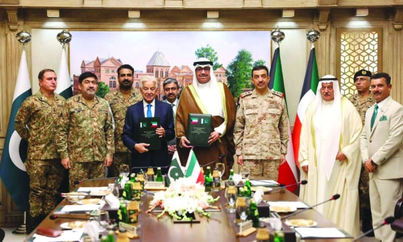 The defence ministers of Pakistan and Kuwait at the signing ceremony in Islamabad yesterday.
The defence ministers of Pakistan and Kuwait at the signing ceremony in Islamabad yesterday.