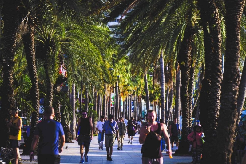 Visitors walk along a promenade that runs along Pattaya Beach in Pattaya yesterday. (AFP) Visitors walk along a promenade that runs along Pattaya Beach in Pattaya yesterday. (AFP)