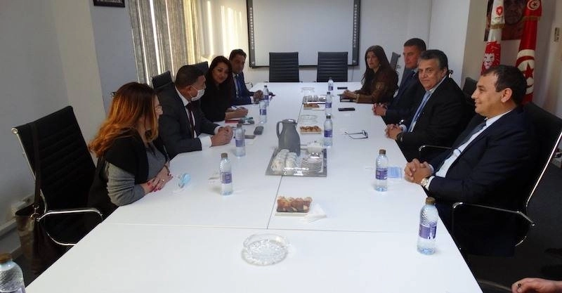 Le secrétaire général du PAM a rencontré, tour à tour, le secrétaire général du parti 'Machrou Tounès', Mohsen Marzouq ; les dirigeants du parti “Al Amal”, Selma Elloumi, Ahmed Nejib Chebbi et Ridha Belhadj ; la secrétaire générale de “Tahya Tounes” Sonia Ben Cheikh et le président du bureau politique de “Qalb Tounès”, Ayad Elloumi.