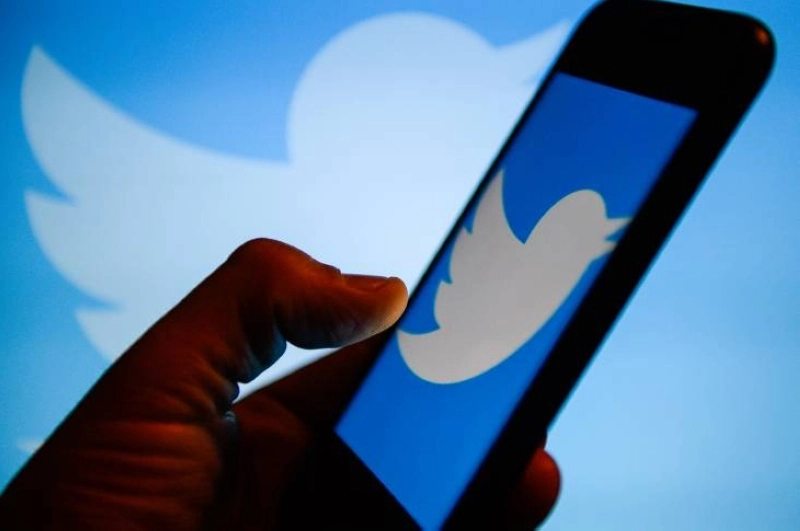 KRAKOW, POLAND - 2018/10/29: In this photo illustration, the Twitter logo is seen displayed on an android mobile phone. (Photo Illustration by Omar Marques/SOPA Images/LightRocket via Getty Images)