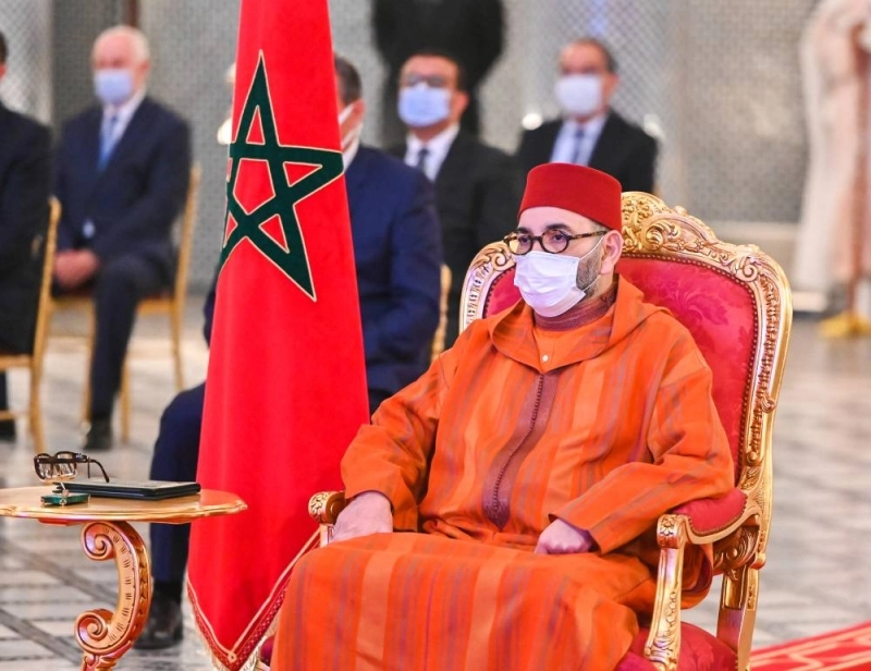 Le Roi Mohammed VI présidant la cérémonie de lancement du projet de généralisation de la protection sociale et de signature des premières conventions y afférentes.