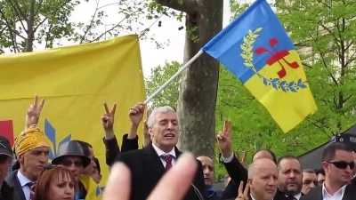 Ferhat Mhenni, le président du MAK lors de la dernière manifestation des Kabyles en France.