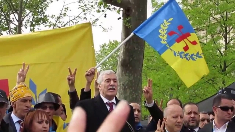 Ferhat Mhenni, le président du MAK lors de la dernière manifestation des Kabyles en France.