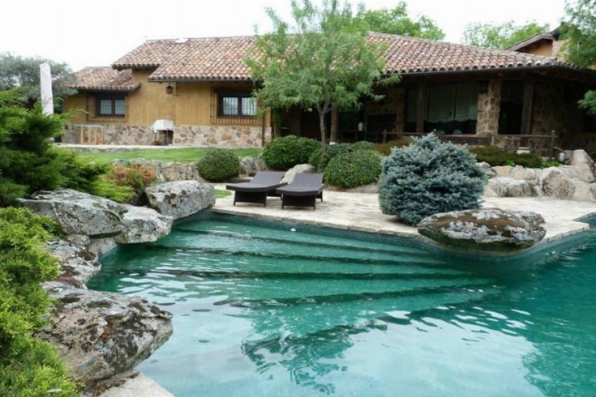 La villa des Iglesias. Elle est belle l'extrême gauche!