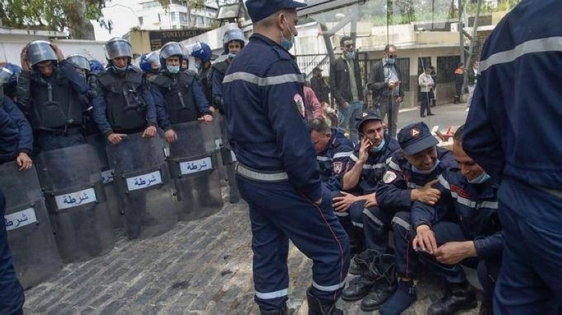 200 pompiers ont été renvoyés parce qu'ils ont manifesté.