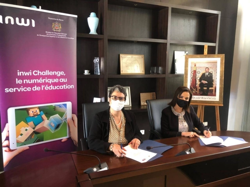 Signature de la convention sur « inwiChallenge » entre Ilham Laaziz el Malti, Directrice du programme GENIE au MEN et Nadia Rahim, Directrice Marques et Communication à inwi