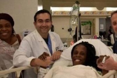 Halima Cissé avec l'équipe médicale de la clinique Ain Borja de Casablanca