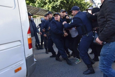 De nombreuses arrestations doublées de violences policières ont été enregistrées en ce 117e vendredi du Hirak en Algérie