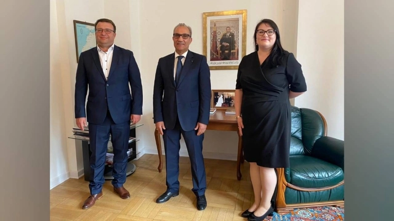 L’ambassadeur du Maroc en Pologne, Abderrahim Atmoun, avec le président de la société polonaise “CHMIDE Polska”, Kryzstof Biesiadecki.