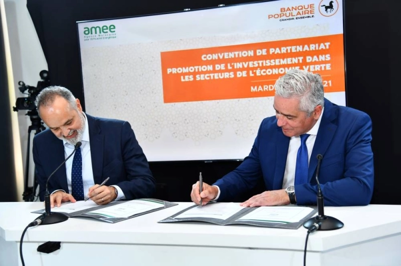 Jalil Sebti DG Banque Commerciale du groupe BCP et Said Mouline DG de l'AMEE signent une convention de partenariat pour encourager la décarbonation des entreprises