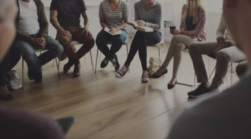 Les groupes de parole permettent aux patients de s'exprimer et de partager leur ressenti et leurs émotions