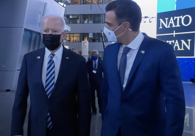 Cette rencontre éclair Biden-Sanchez pourrait entrer dans le livre Guiness des records