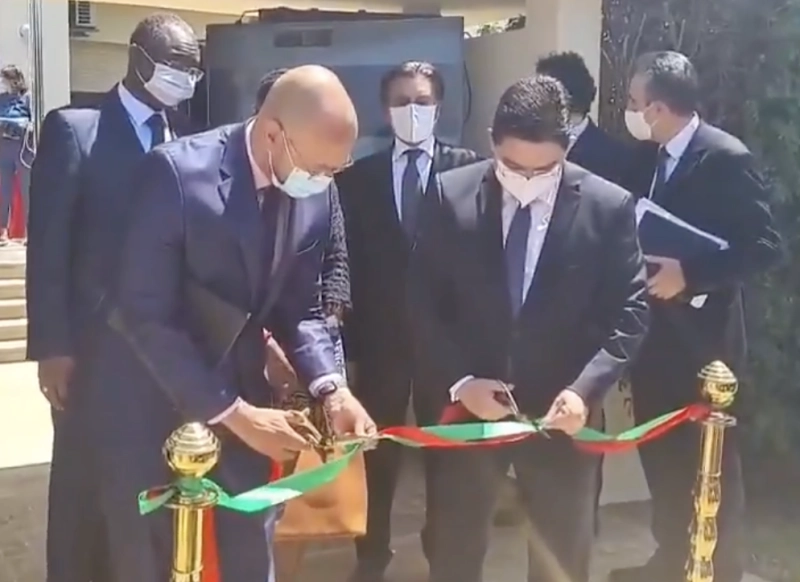 Nasser Bourita et Vladimir Voronkov inaugurant le nouveau Bureau du Programme pour la lutte contre le terrorisme et la Formation en Afrique de l'UNOCT.