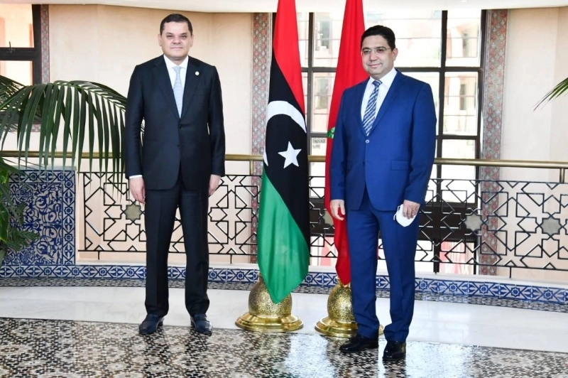 Le chef du gouvernement de transition en Libye, Abdelhamid Dabaibah avec le ministre des Affaires étrangères, de la Coopération africaine et des Marocains résidant à l’étranger, Nasser Bourita