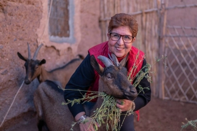 Hassania Kanoubi est passionnée par l'élevage des "vaches des pauvres"