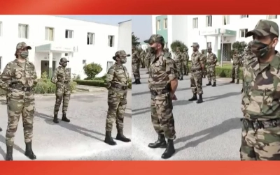Des éléments des Forces Armées Royales portant la nouvelle tenue.