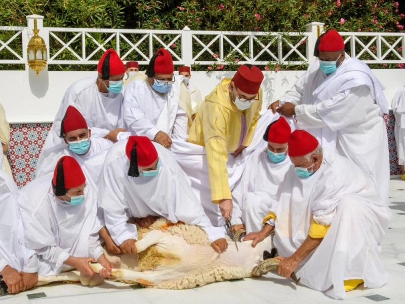 Le Souverain procédant au rituel du sacrifice.