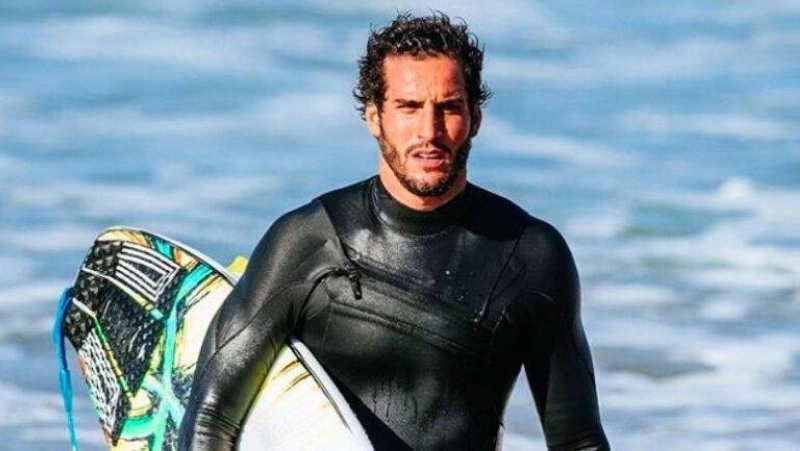 Le surfeur marocain Ramzi Boukhiam