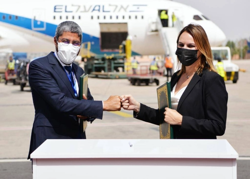 Adel El Fakir, Directeur Général de l’ONMT et Dina Ben-Tal (Ganancia) | V.P Commercial & Industry Affairs d'EL AL lors de la signature de la convention entre l'ONMT et la compagnie aérienne El Al