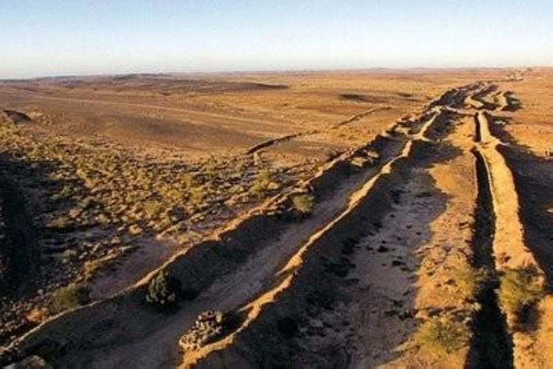 Le mur qui a paralysé l'Algérie et son Polisario